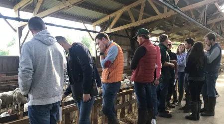 Les étudiants en 2ème année de BTSA ACSE visitent l’exploitation de M. Demoury