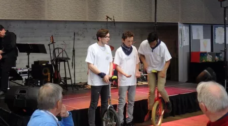 Les élèves de 3ème : artistes de cirque le temps d'une représentation