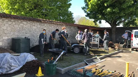 Aménagement paysager réalisé pour l'Ecole maternelle Jeanne d'Arc