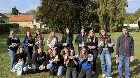 🐴 Réalisation de friandises pour les chevaux par le groupe hippologie
