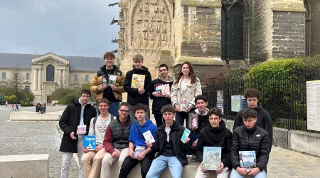 Jeunes en librairie avec les élèves de 1ère pro.