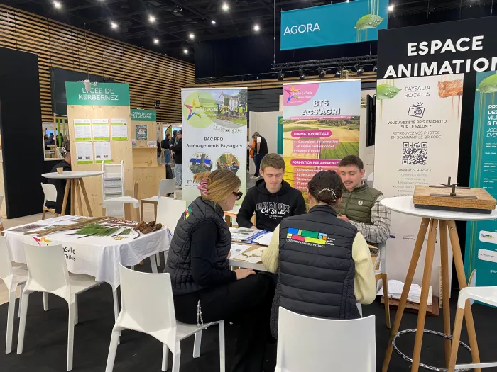 Deux apprentis en BTS AP : jury au Carré des jardiniers