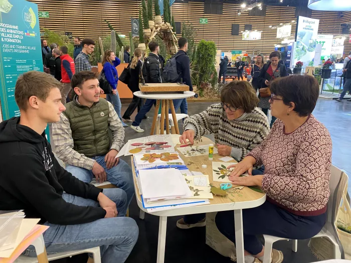 Deux apprentis en BTS AP : jury au Carré des jardiniers