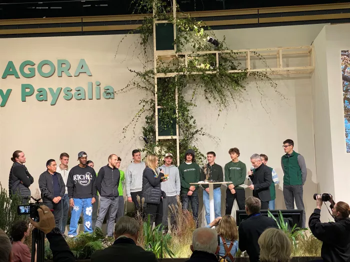 Deux apprentis en BTS AP : jury au Carré des jardiniers