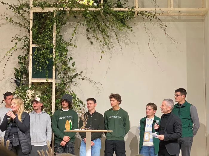 Deux apprentis en BTS AP : jury au Carré des jardiniers